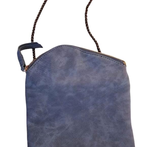 Blue Suede envelope bag with chain strap - Picture 6 of 12